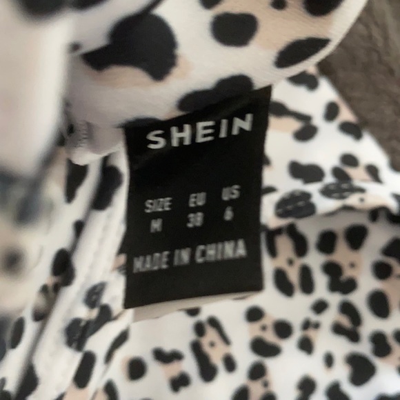 Leopard Print Criss Cross Bow Back Sports Bra - Picture 3 of 3